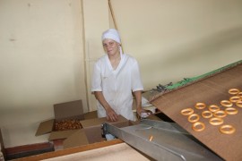 Для детей и активистов ТОС организовали экскурсию на завод по производству печенья (57)